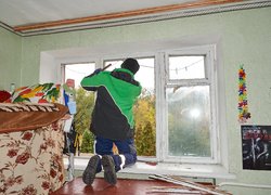 Сила єдності в дії: у гуртожитках УНУ відновлюють пошкоджені вікна