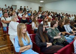 «Пам’ять, що говорить. Мова, що єднає»: в УНУ провели першу лекцію для першокурсників
