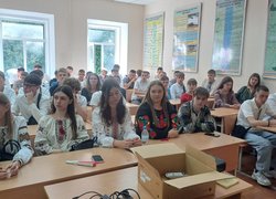«Пам’ять, що говорить. Мова, що єднає»: в УНУ провели першу лекцію для першокурсників