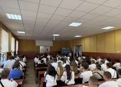 «Пам’ять, що говорить. Мова, що єднає»: в УНУ провели першу лекцію для першокурсників