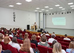 «Пам’ять, що говорить. Мова, що єднає»: в УНУ провели першу лекцію для першокурсників