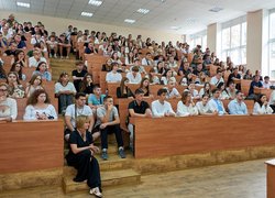 Не про війну з підручників: в УНУ студенти зустрілися з українськими захисниками