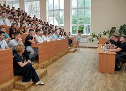 Не про війну з підручників: в УНУ студенти зустрілися з українськими захисниками