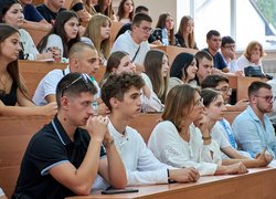 Не про війну з підручників: в УНУ студенти зустрілися з українськими захисниками