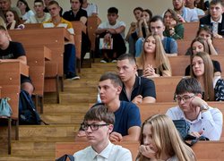 Не про війну з підручників: в УНУ студенти зустрілися з українськими захисниками