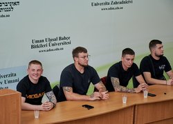 Не про війну з підручників: в УНУ студенти зустрілися з українськими захисниками