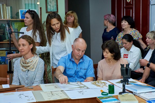 В УНУ презентували сучасний сканер для оцифрування унікальних наукових фондів