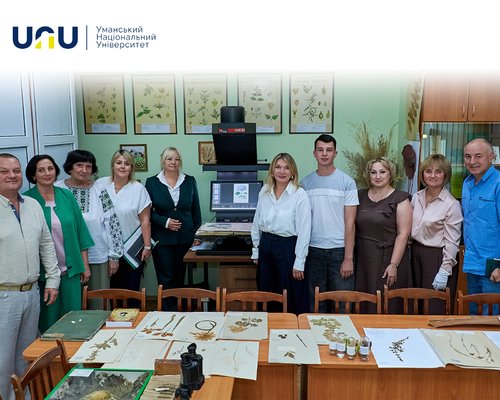 В УНУ презентували сучасний сканер для оцифрування унікальних наукових фондів