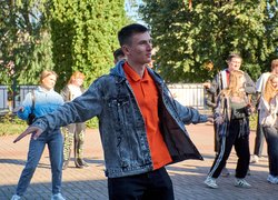 Руханка, що об’єднує: студенти та викладачі УНУ провели активну перерву разом