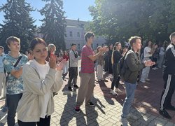 Руханка, що об’єднує: студенти та викладачі УНУ провели активну перерву разом