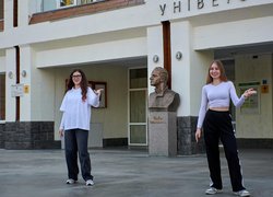 Руханка, що об’єднує: студенти та викладачі УНУ провели активну перерву разом