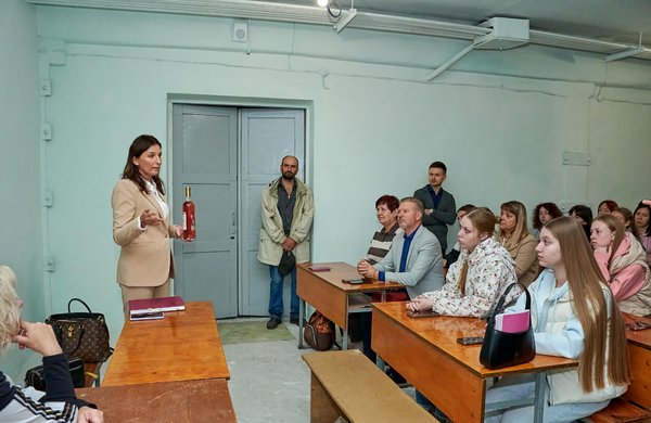 Виноробство як справа, що представляє Україну у світі: в УНУ відбулася зустріч із Наталією Бурлаченко