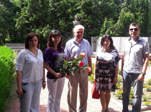 Колектив кафедри підприємництва торгівлі та біржової діяльності взяли участь у пам'ятній ході до пам’ятника Юрія Глібка 