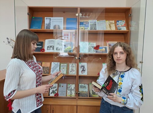 Запрошуємо на книжкову виставку з нагоди Дня пам’яті жертв політичних репресій  