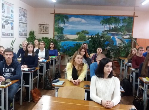 Триває робота у ліцейних класах з економіки