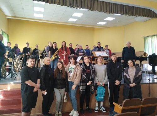 Грай, музико моя, і не зникай… Вивчаємо наше місто, а також дружимо…