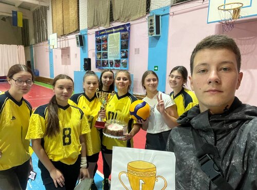 Вітаємо студенток І курсу з перемогою у змаганнях з волейболу