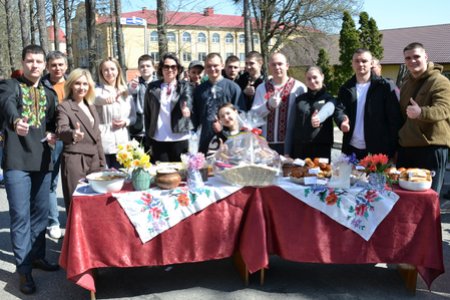 ВЕЛИКОДНІЙ БЛАГОДІЙНИЙ ЯРМАРОК В УНІВЕРСИТЕТІ