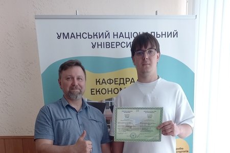 ВІТАЄМО ЯРОСЛАВА ГРАБЕКА З ОТРИМАННЯМ ДИПЛОМА ДОКТОРА ФІЛОСОФІЇ!