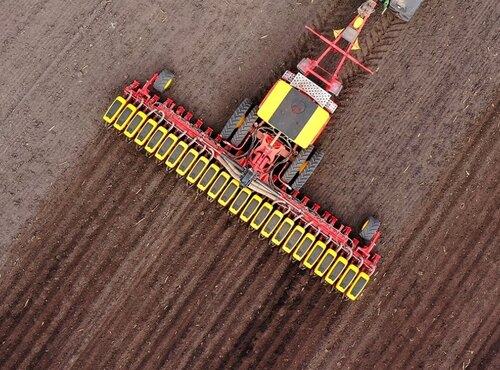 В Україні запустили в роботу першу сівалку Väderstad Tempo L 24 із  системою внесення рідких добрив