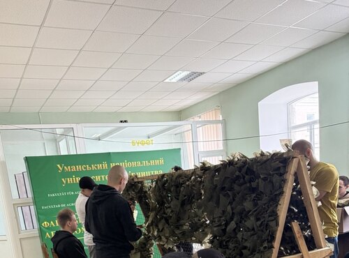 Навчають і допомагають: на кафедрі загального землеробства працюють над маскувальними сітками для ЗСУ