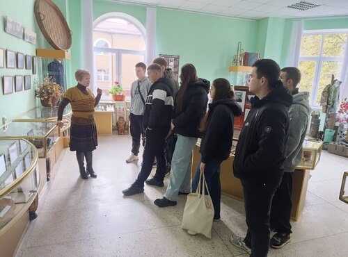 Студенти 13-а групи факультету агрономії здійснили пізнавальну екскурсію до музею історії УНУ