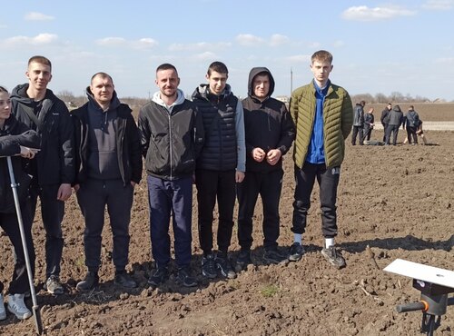 На дослідному полі кафедри загального землеробства проведено відбір ґрунту та визначення його щільності в межах госпдоговірної тематики