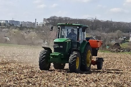 Проведення весняних польових робіт на дослідному полі кафедри загального землеробства