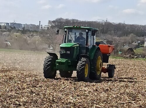 Проведення весняних польових робіт на дослідному полі кафедри загального землеробства