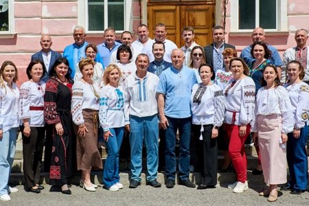 Барви українських традицій у День вишиванки  