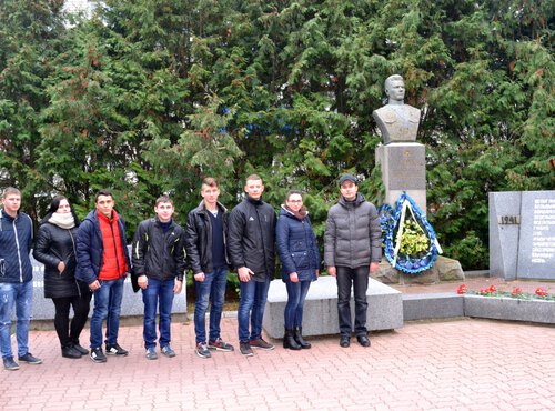 Вічна пам’ять героям минулих поколінь!