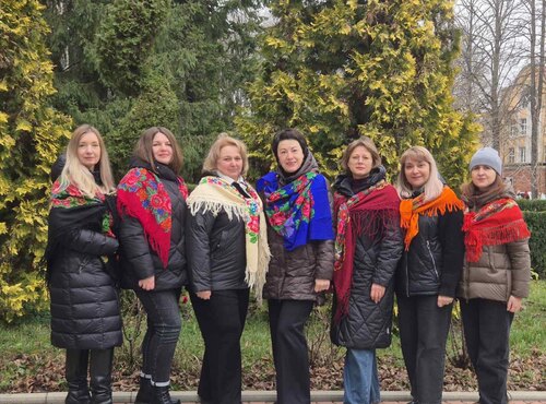 Колектив факультету менеджменту долучився до святкування Дня української хустки