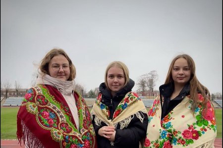 Студенти факультету менеджменту взяли участь у флешмобі до Дня української хустки