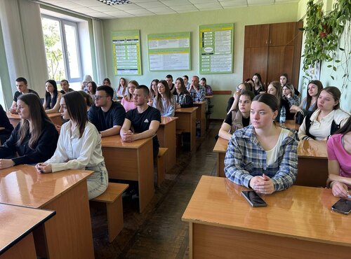 ПАМ’ЯТАТИ МИНУЛЕ ЗАРАДИ МАЙБУТНЬОГО: НА ФАКУЛЬТЕТІ МЕНЕДЖМЕНТУ ВІДБУЛАСЯ ПАНЕЛЬНА ДИСКУСІЯ ДО ДНЯ ПАМ’ЯТІ ТА ПЕРЕМОГИ НАД НАЦИЗМОМ