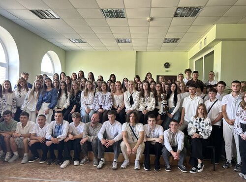 ПЕРША ЛЕКЦІЯ ПЕРШОКУРСНИКІВ ФАКУЛЬТЕТУ МЕНЕДЖМЕНТУ: ПРО ПАМ’ЯТЬ, ГІДНІСТЬ І ВІДПОВІДАЛЬНІСТЬ
