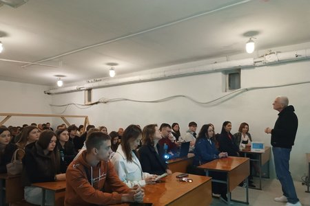 ТВІЙ ГОЛОС НА СУСПІЛЬНОМУ: ЗУСТРІЧ СТУДЕНТІВ ІЗ В’ЯЧЕСЛАВОМ КОЗАКОМ