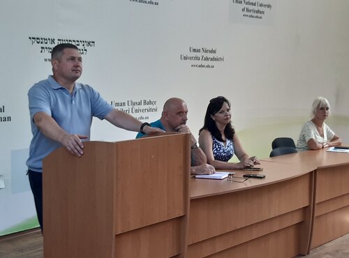 Факультет економіки, підприємництва та інформаційних технологій щиро вітає першокурсників у своїй дружній родині!
