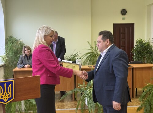 Щиро та сердечно вітаємо з нагородженням дипломом почесного доктора наук декана факультету лісового і садово-паркового господарства УНУ Валентина ПОЛІЩУКА!
