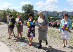 Холоне серце, як згадаю, що не в Україні поховають.