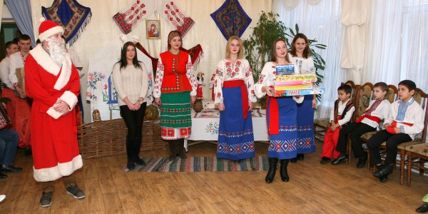 До дитячого притулку завітав Святий Миколай