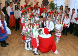 До дитячого притулку завітав Святий Миколай