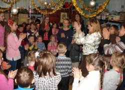 Зроби свято для малечі, якій війна лягла на плечі!