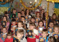 Зроби свято для малечі, якій війна лягла на плечі!