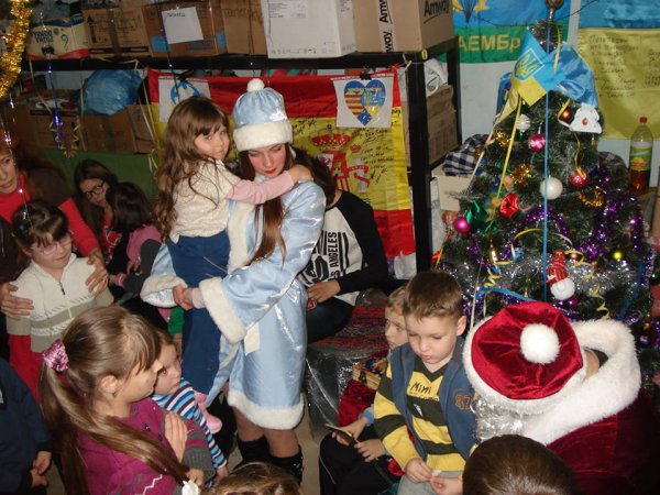 Зроби свято для малечі, якій війна лягла на плечі!