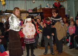 Зроби свято для малечі, якій війна лягла на плечі!