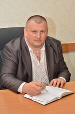Щетина Сергій Васильович, декан факультету плодоовочівництва, екології та захисту рослин, кандидат сільськогосподарських наук, доцент
