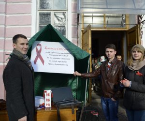 Зупинимо СНІД разом!